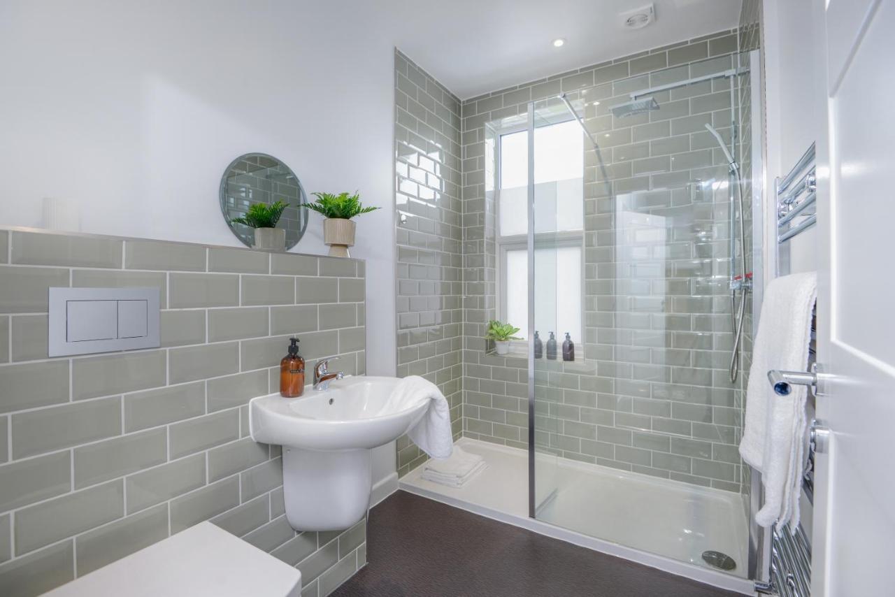 Apartment Two - Private Car Park, Comfortable And Well Equipped - By Ocean City Retreats Plymouth Eksteriør billede